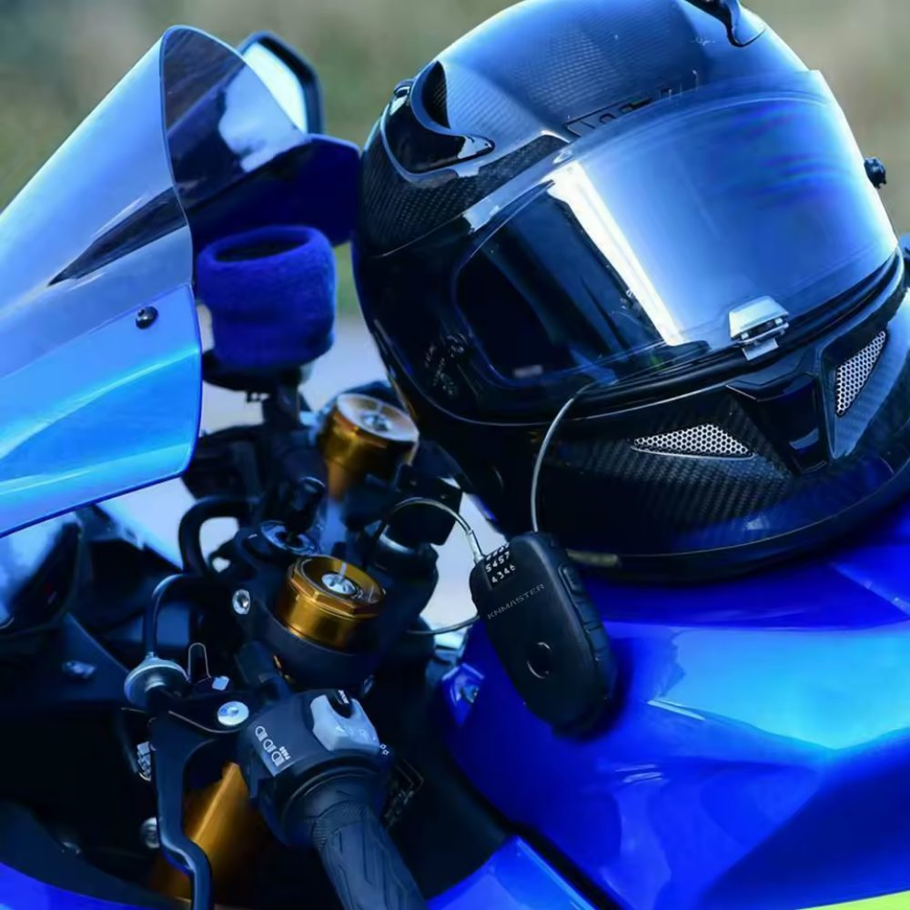 KNMASTER MOTOSİKLET KASKI KİLİDİ + KNMASTER KARBON ÇANTA HEDİYELİ – ESNEK KABLO VE ÜST DÜZEY KORUMA